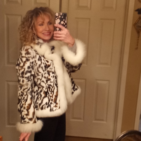❤💞💋 Bloomingdale's Fox and rabbit jacket size sm - Picture 2 of 8
